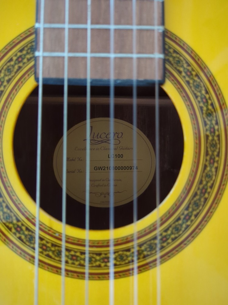 Lucero LC100 Classical Guitar Natural