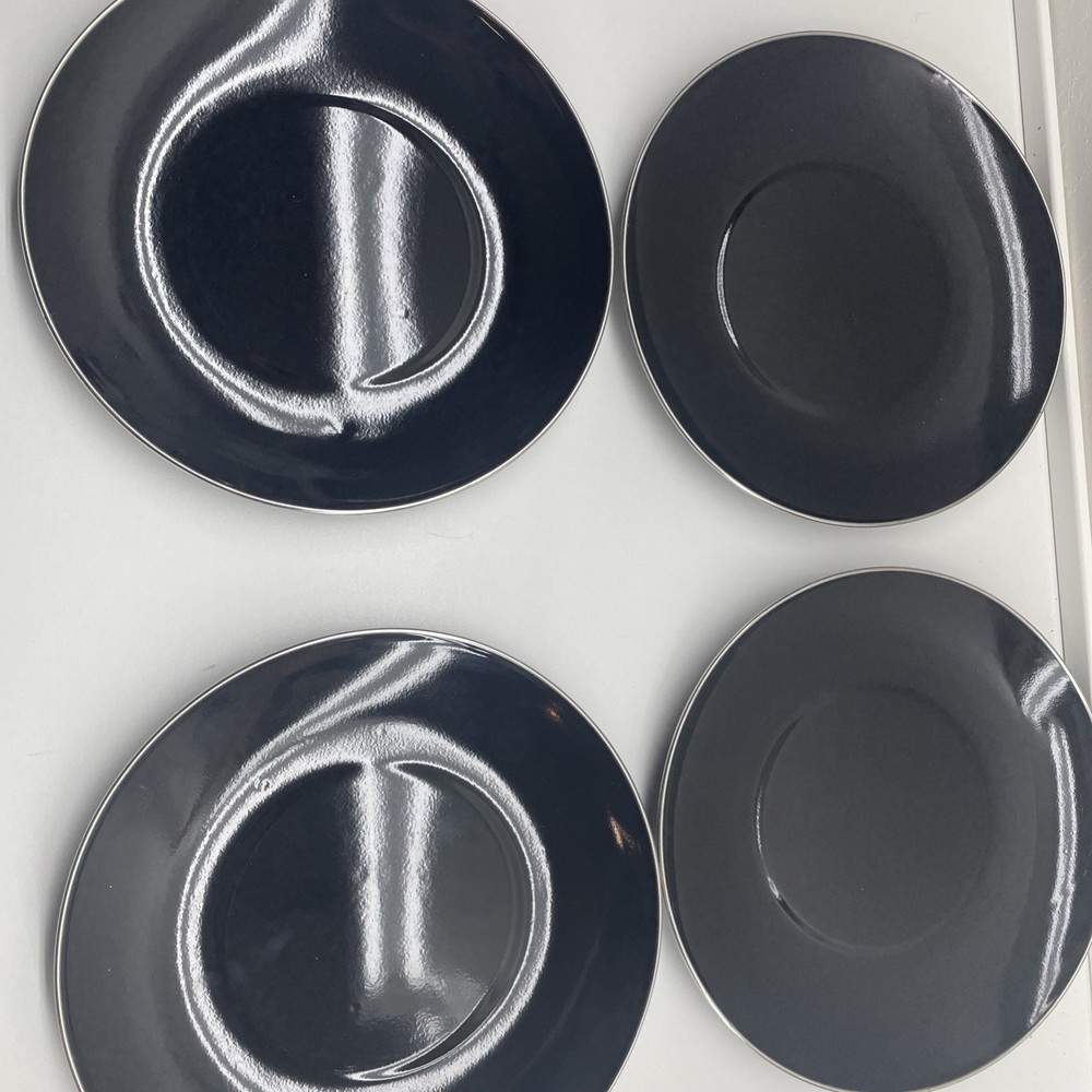 Field And Stream Camp dish set. Set Not Complete.
