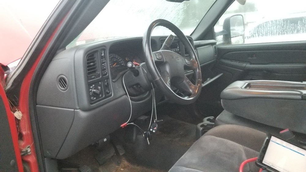 06 GMC SIERRA 2500 SLE TAIL GATE RED WITH SPRAY LINER