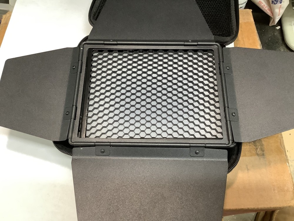 Litra Diffuser with glass/grid/barn doors for 3000LM