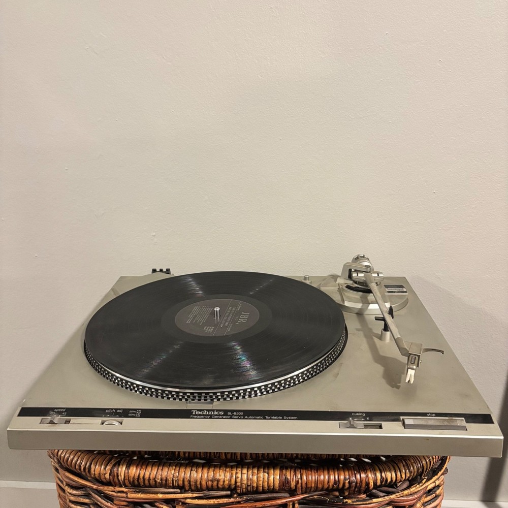 Technics SL-B200 Turntable Working