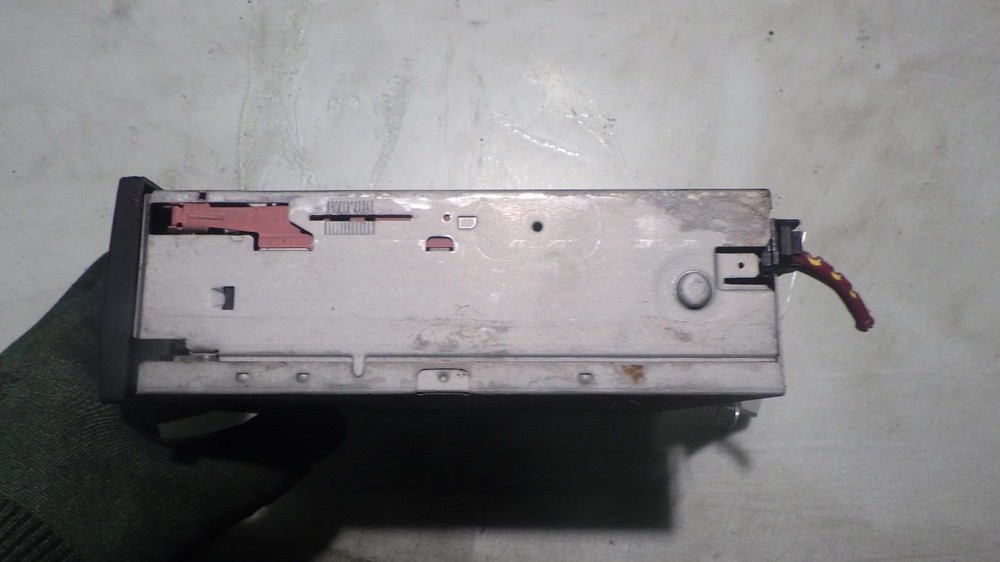 06 MERCEDES E350 Info Screen 2208703589