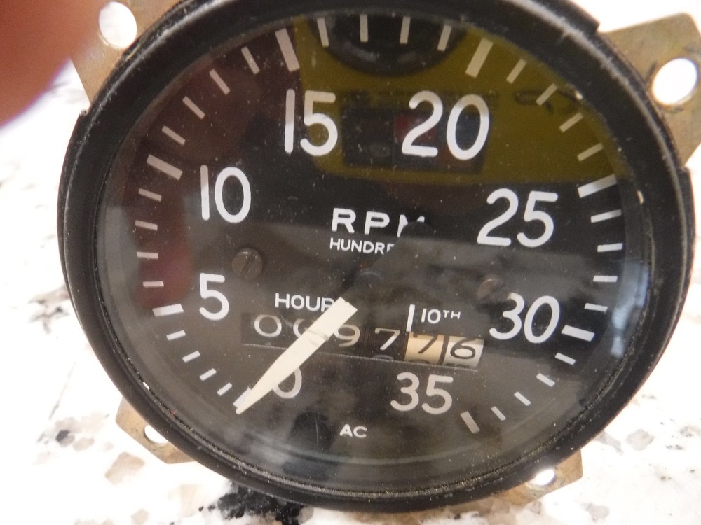 Cessna RT-7 Tachometer