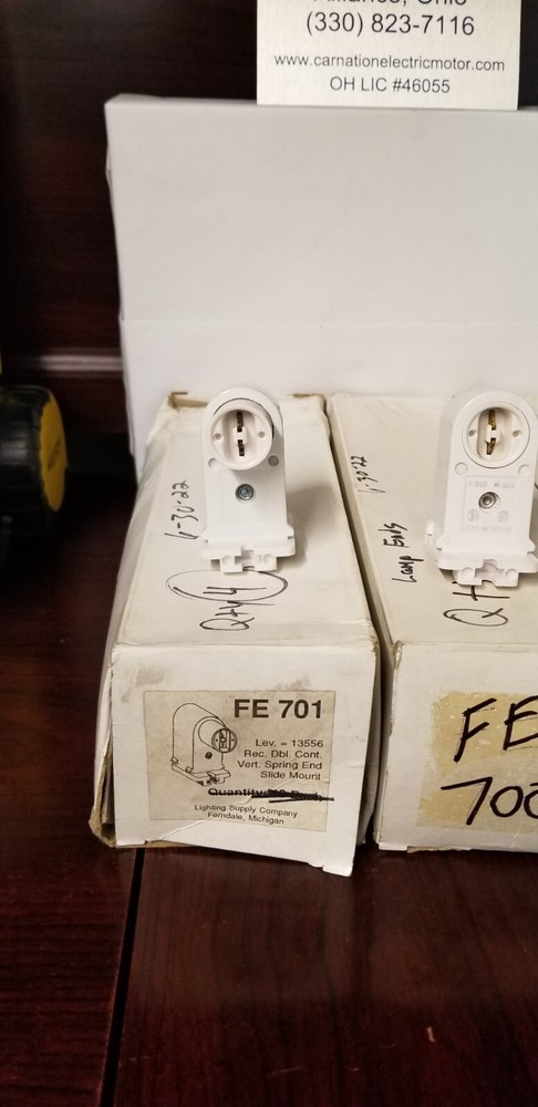 LEVITON ASSORTED LAMP HOLDERS