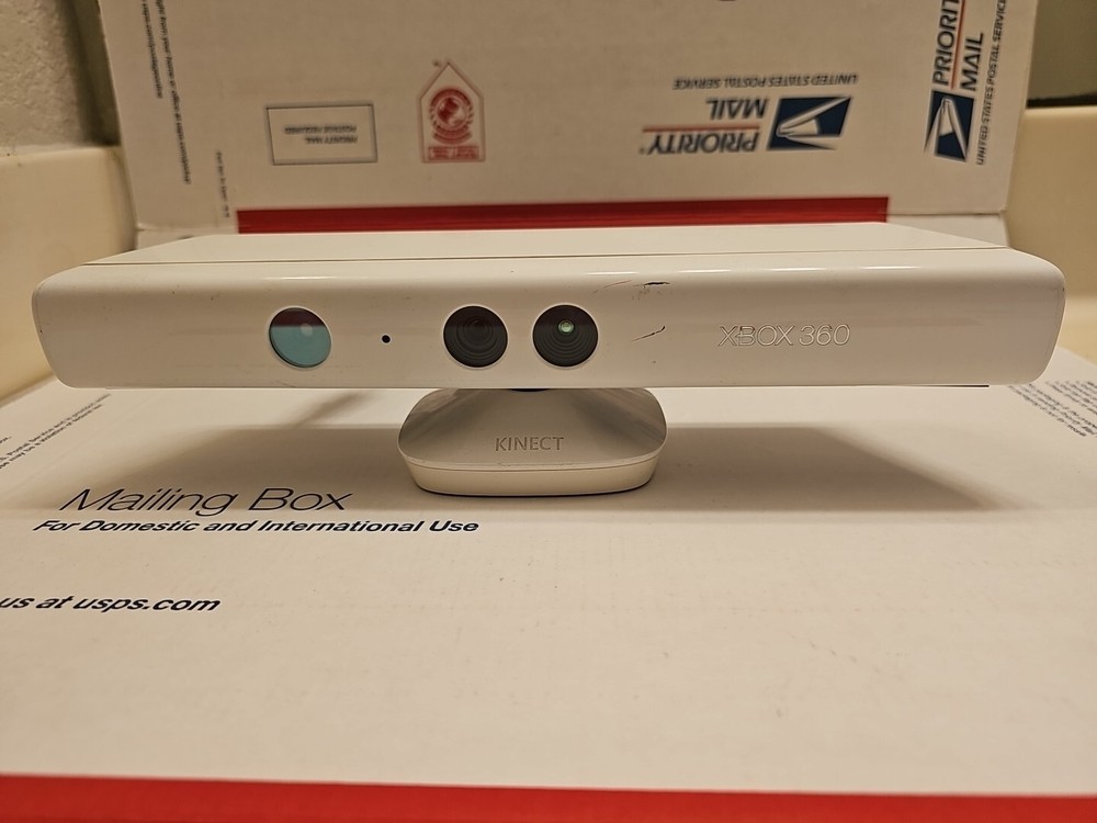 Xbox 360 - Kinect Sensor White Bar Only Camera Motion OEM Microsoft #111