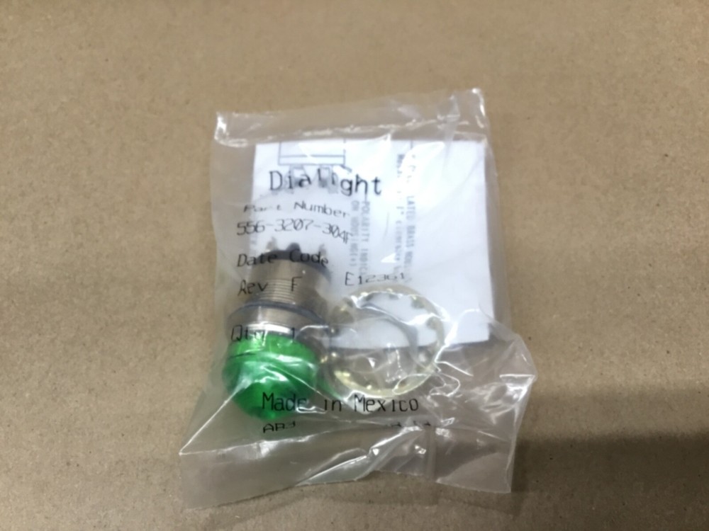 DIALIGHT 556-3207-304F PANEL MOUNT GREEN PILOT LIGHT INDICATOR LED #46B47