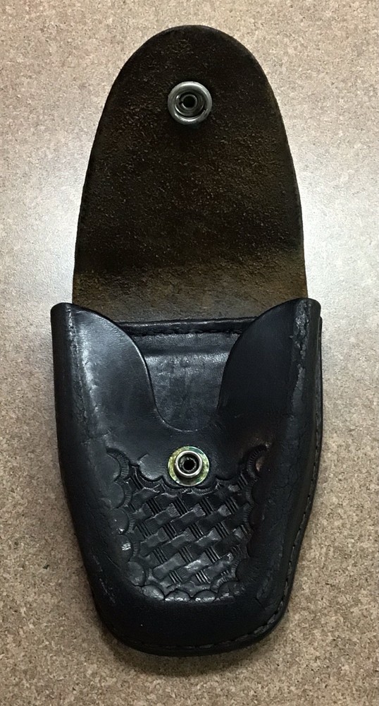 Vintage TEX SHOEMAKER LEATHER HANDCUFF CASE 204