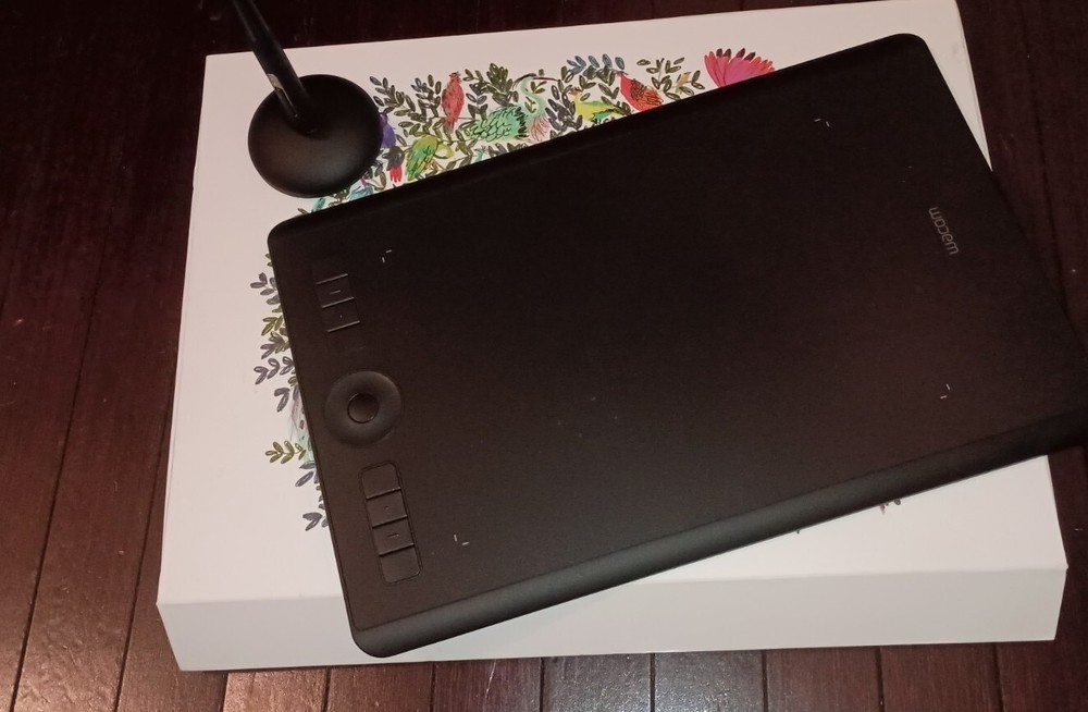 Wacom Intuos Pro Creative Pen Tablet Medium - PTH660 New Open Box