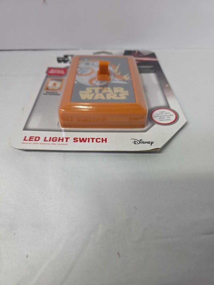 Star Wars Switch LED Night Light, Manual On / Off Switch (New)