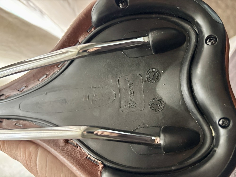 Brown Bicycle Saddle And Handlebar Grips