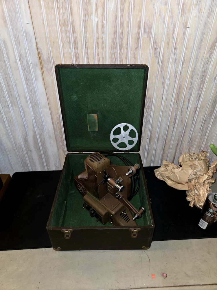 Universal Model PC-500 8mm Film Projector, Variable Speed With Accessories