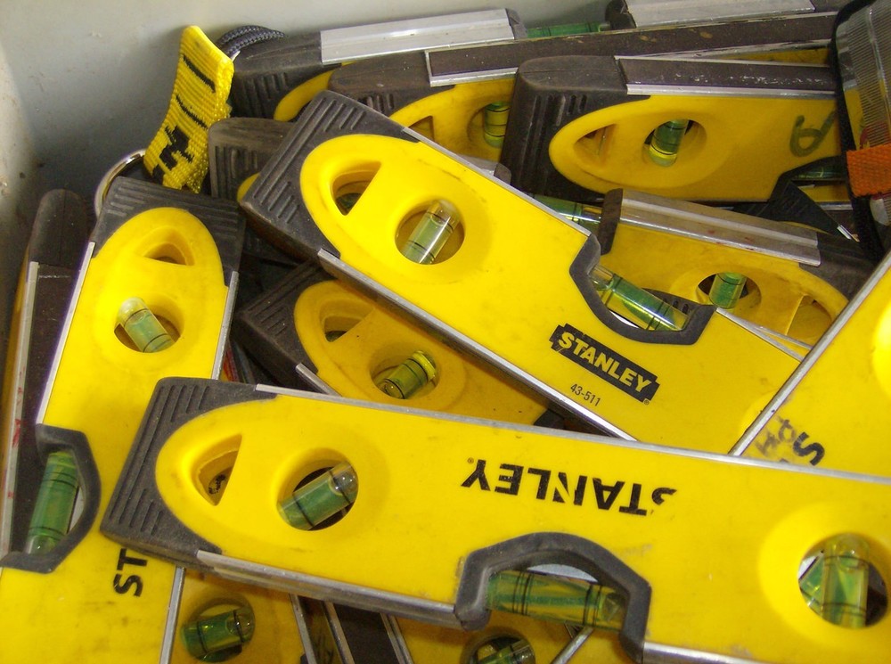 STANLEY 9" TORPEDO LEVEL STHT43511-8 SHOCK RESISTANT