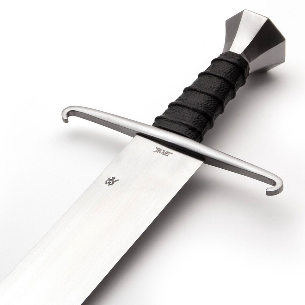 Single-edged armed sword from the mid-fifteenth century