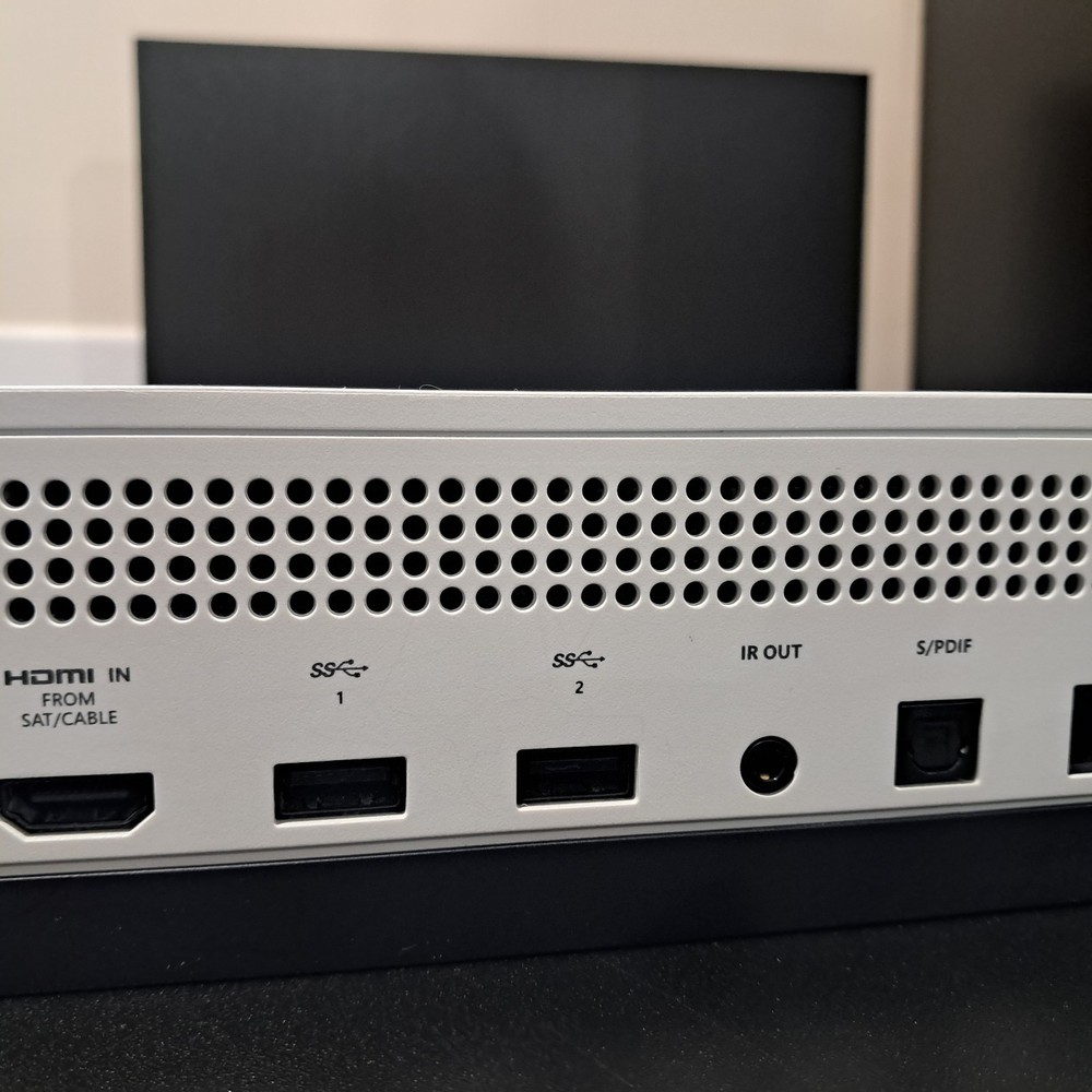 Xbox One S White 1 Console Disc Version & Controller HDR 4K Enhanced Microsoft