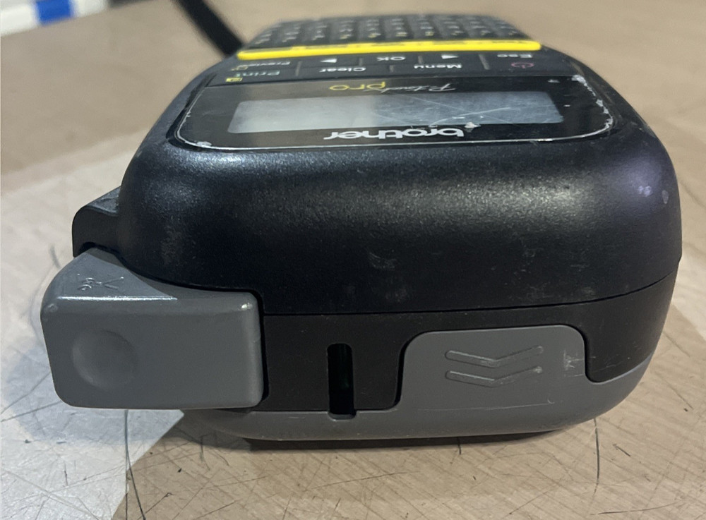 BROTHER P-TOUCH PRO PORTABLE LABEL MAKER