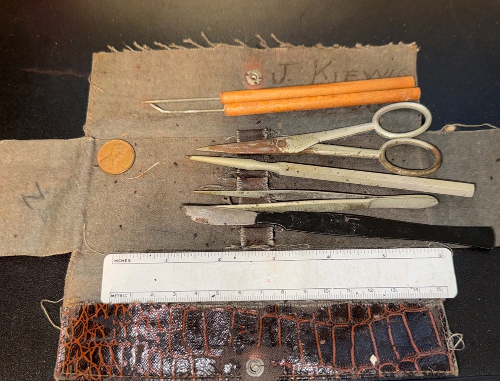 Vintage dissecting tools -ca.1950- 6 tools - case in poor condition