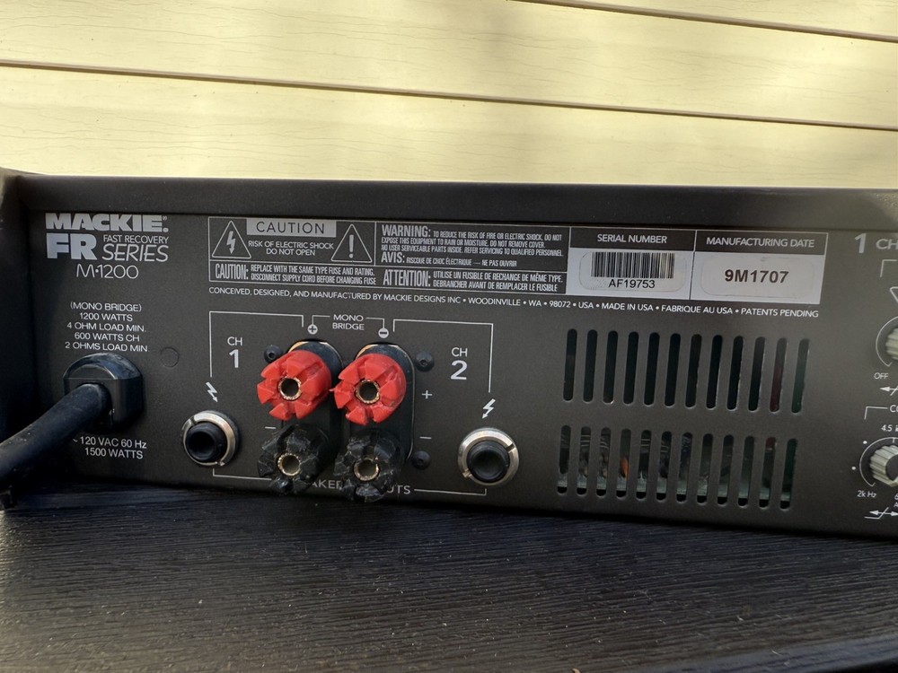 Mackie Professional Power Amplifier M-1200 CLEAN WORKING