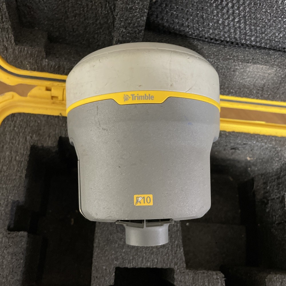Trimble R10 GPS