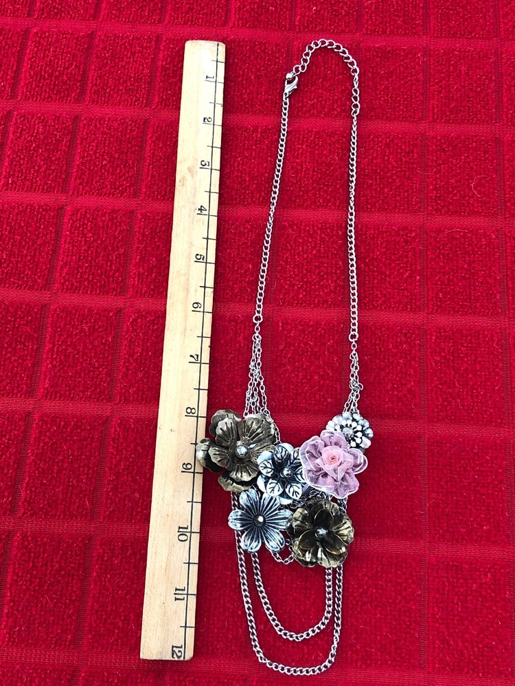 BEAUTIFUL BOHO /ART DECO TYPE FLOWER NECKLACE
