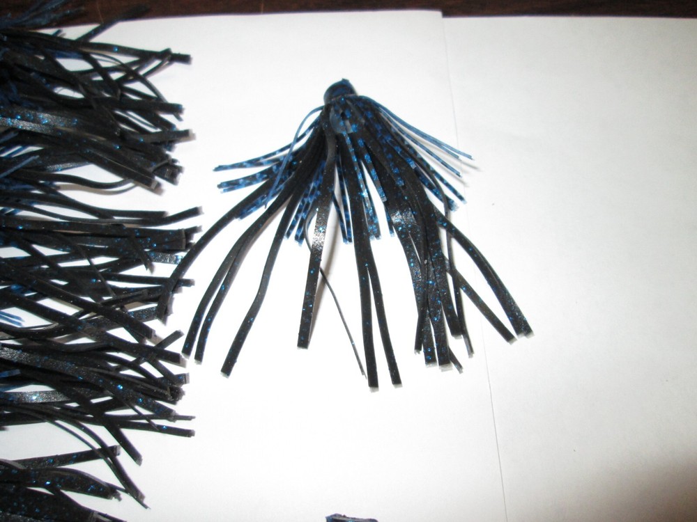 25 - QUICK CHANGE SILICONE RUBBER SKIRTS - 2 1/2" LONG - BLACK AND BLUE