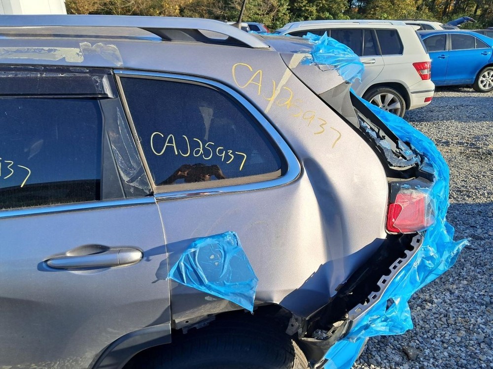 CHEROKEE 2019 Glove Box 4856684