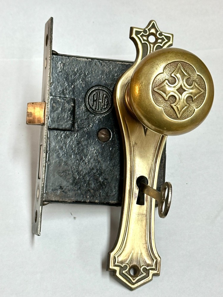 ANTIQUE R.H.CO. MORTISE LOCKSET,2 BRASS ORNATE KNOBS,2BACKPLATES & 1 WORKING KEY