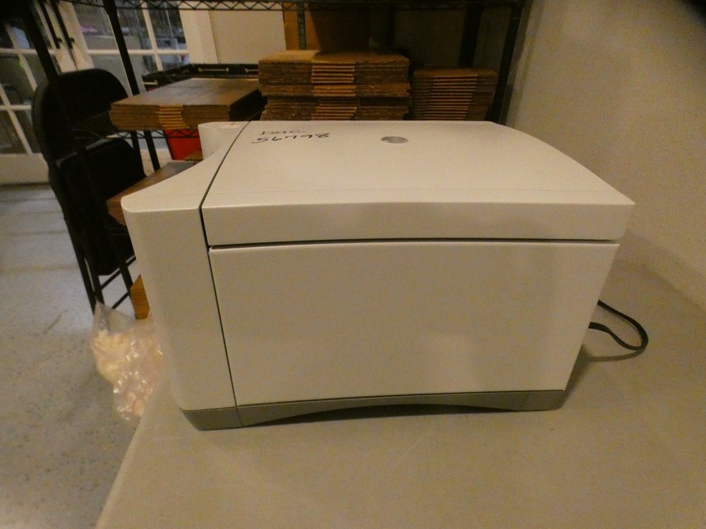 EPPENDORF CENTRIFUGE 5702 Bench Top/Counter Top Powers On, No Error Codes