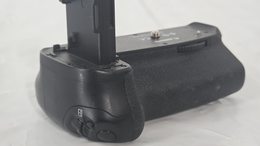 DSTE Battery Grip For Canon EOS 70D 80D Only BG-E14 replacement vg+