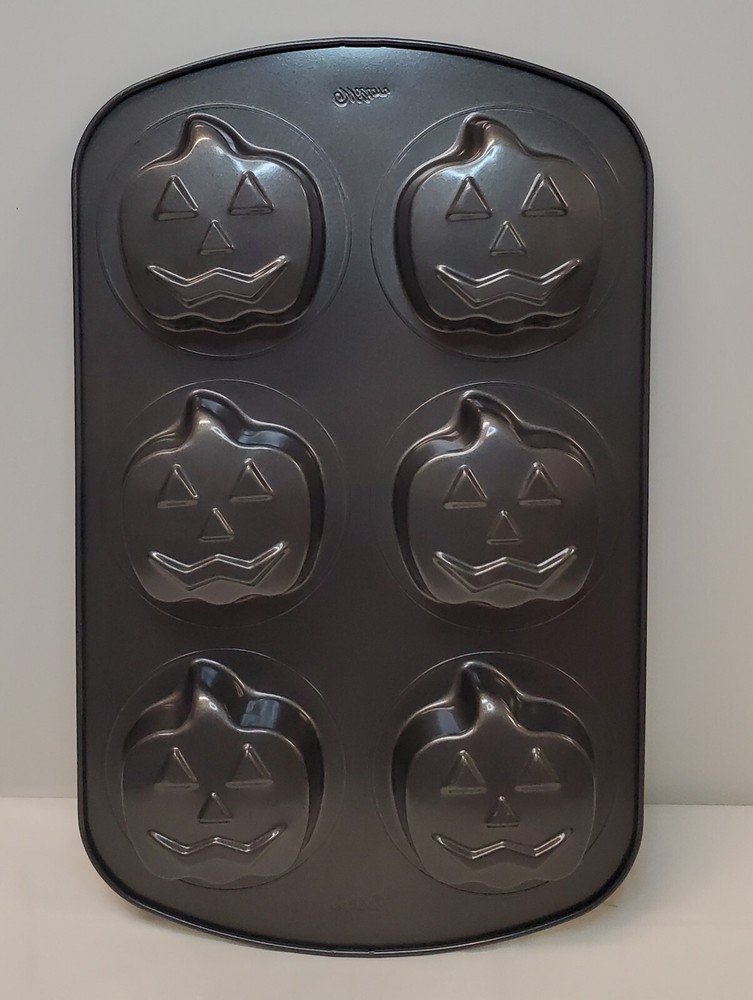 Wilton Halloween Jack O Lantern Cupcakes Baking Pan - Six Cupcake Slots