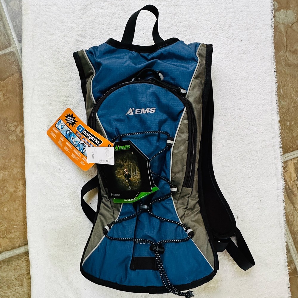 EMS Eastern Mountain Sports Flume hydration storage back pack NWT NO BLADDER