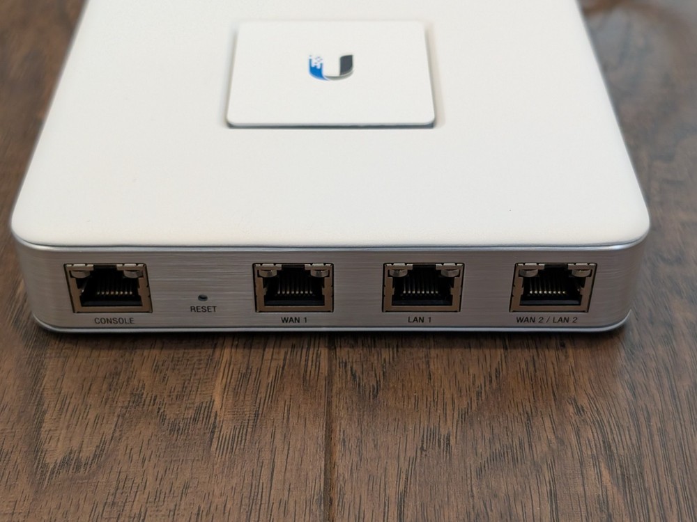 🔥Ubiquiti Networks UniFi Security Gateway - White (USG)🔥