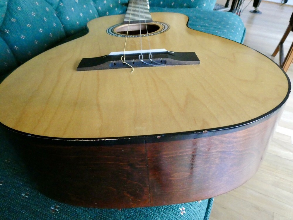 Harmony Classical Guitar - Model 762H910 - c. 1962 - original case.