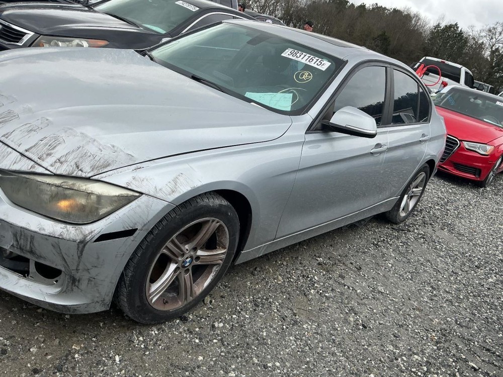 320I 2015 Glove Box 4982380