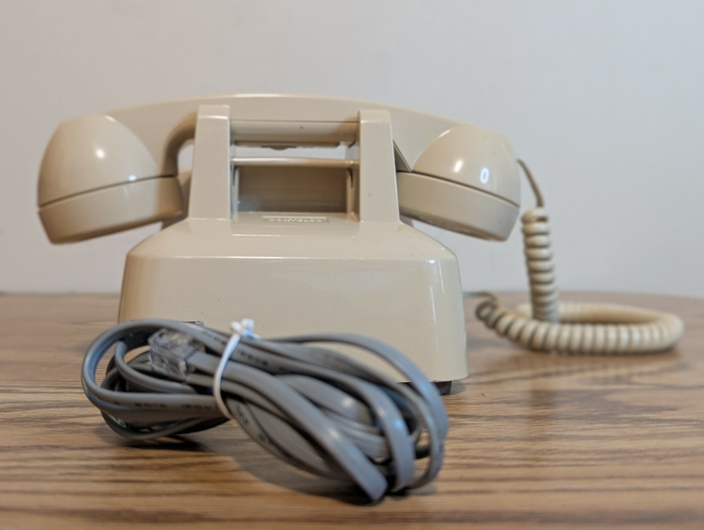 Cortelco Push Button Beige Desk Phone