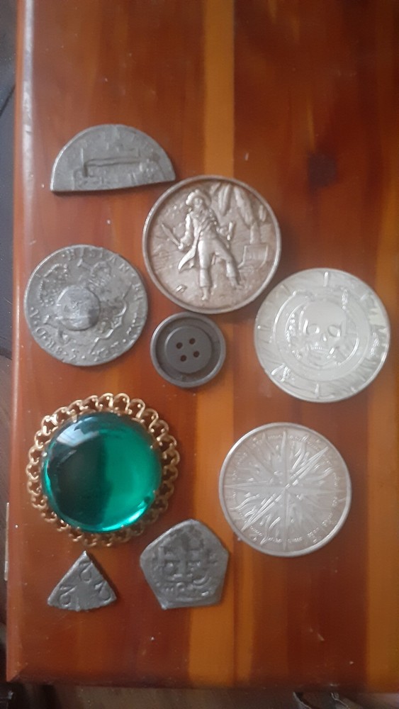Treasure Chest includes Pieces of 9 (8)