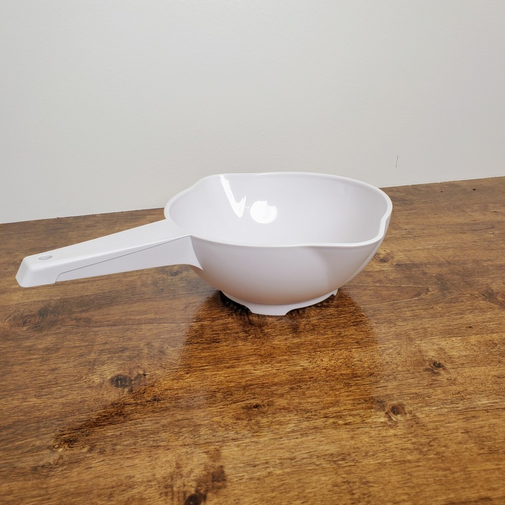 Tupperware Small Strainer Colander with Handle White 1 Quart