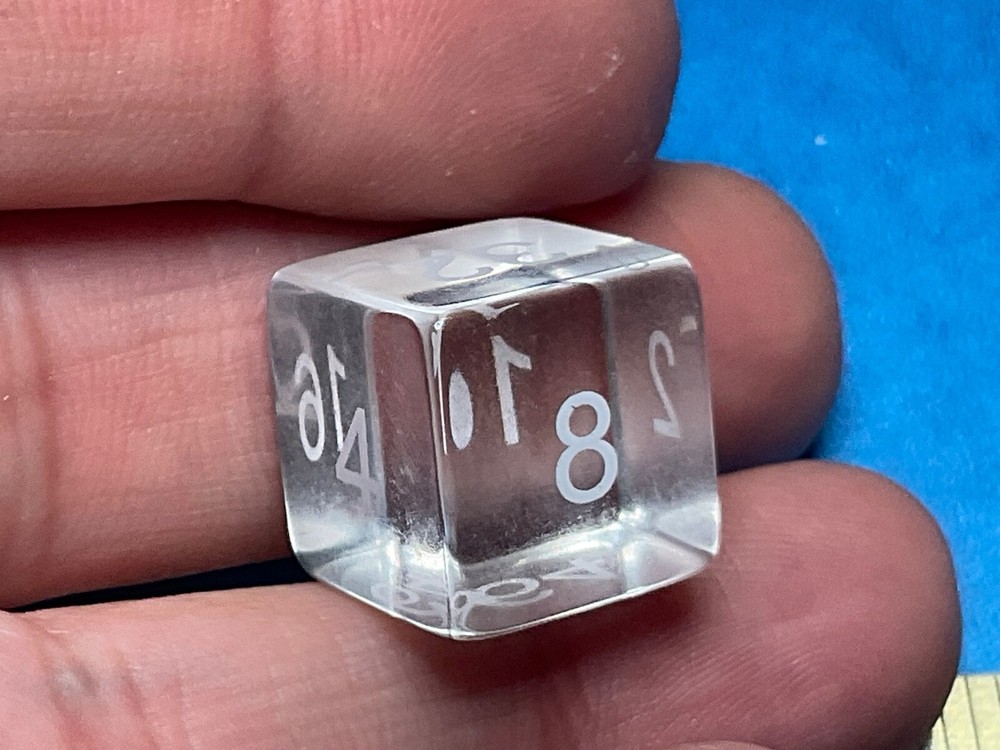 TRANSPARENT BACKGAMMON CUBE————BG-2