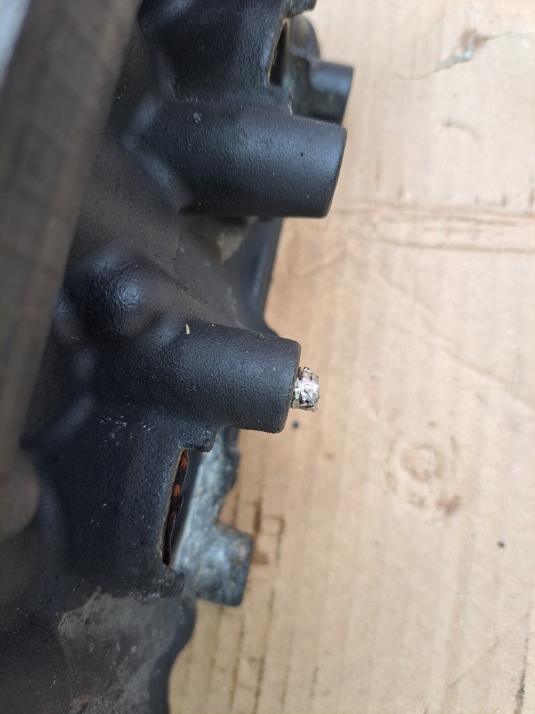 Suzuki gsr750 cylinder head