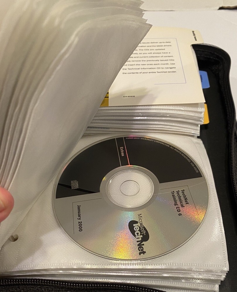 Microsoft Technet Plus Cd Subscription With Binder 55 CDs 1999 2000 Discs
