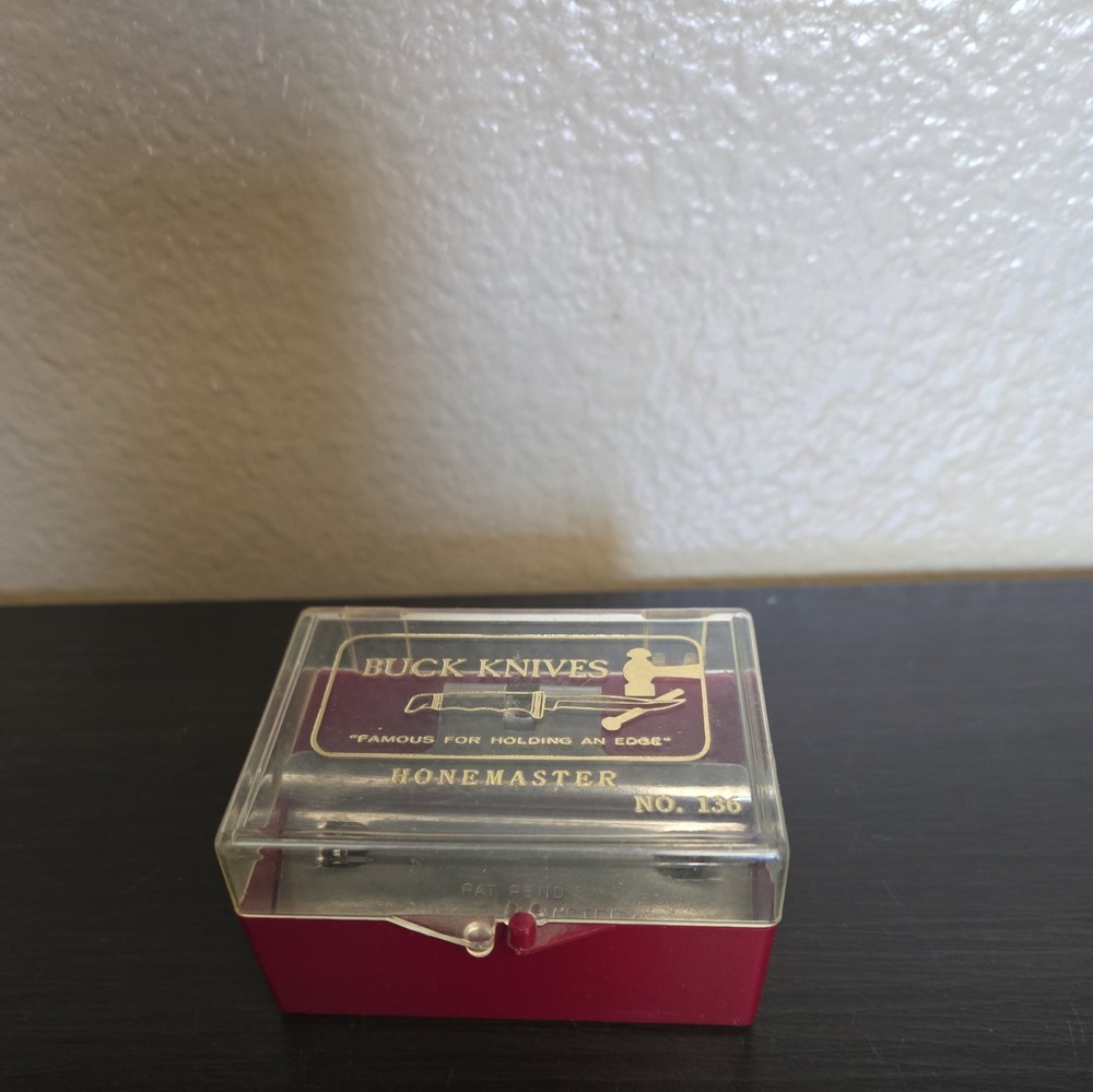 BUCK KNIVES HONEMASTER #136 With Case