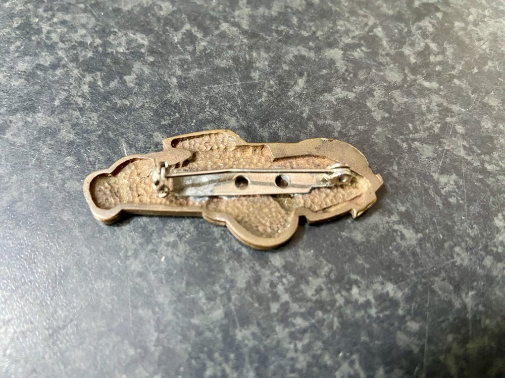 HEALEY SILVERSTONE PIN BADGE. HAND MADE.