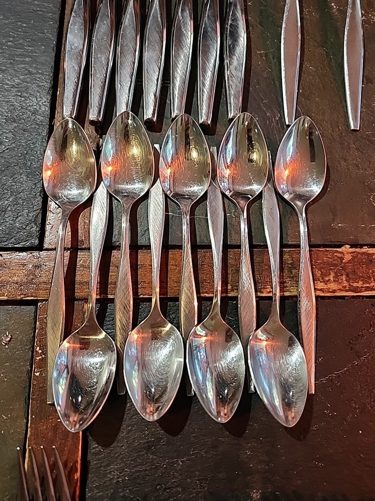 Oneida Windrift Stainless Flatware Set 29 Pc.