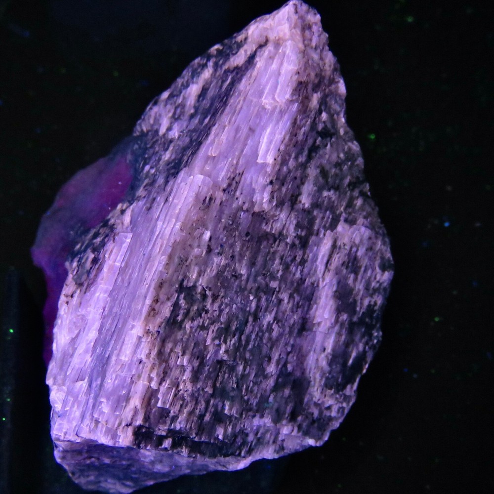 Fluorescent : AGRELLITE - Kipawa River Complex , Temiscamingue , Quebec