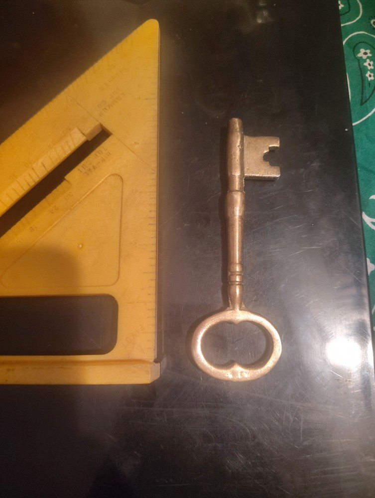 Gold Metal Skeleton Key
