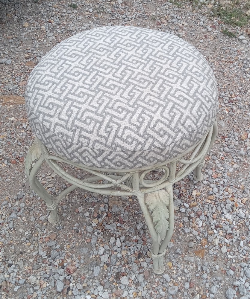 Round Iron Vanity Stool / Bench (VB-116)