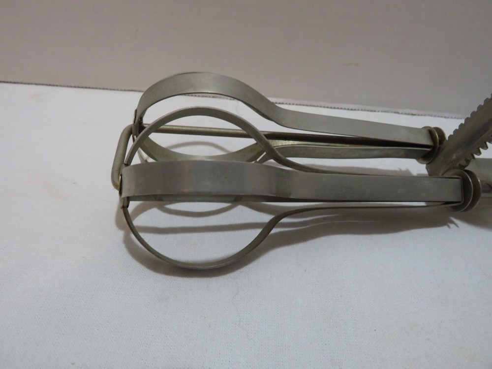 VTG MCM RETRO HAND EGG BEATER