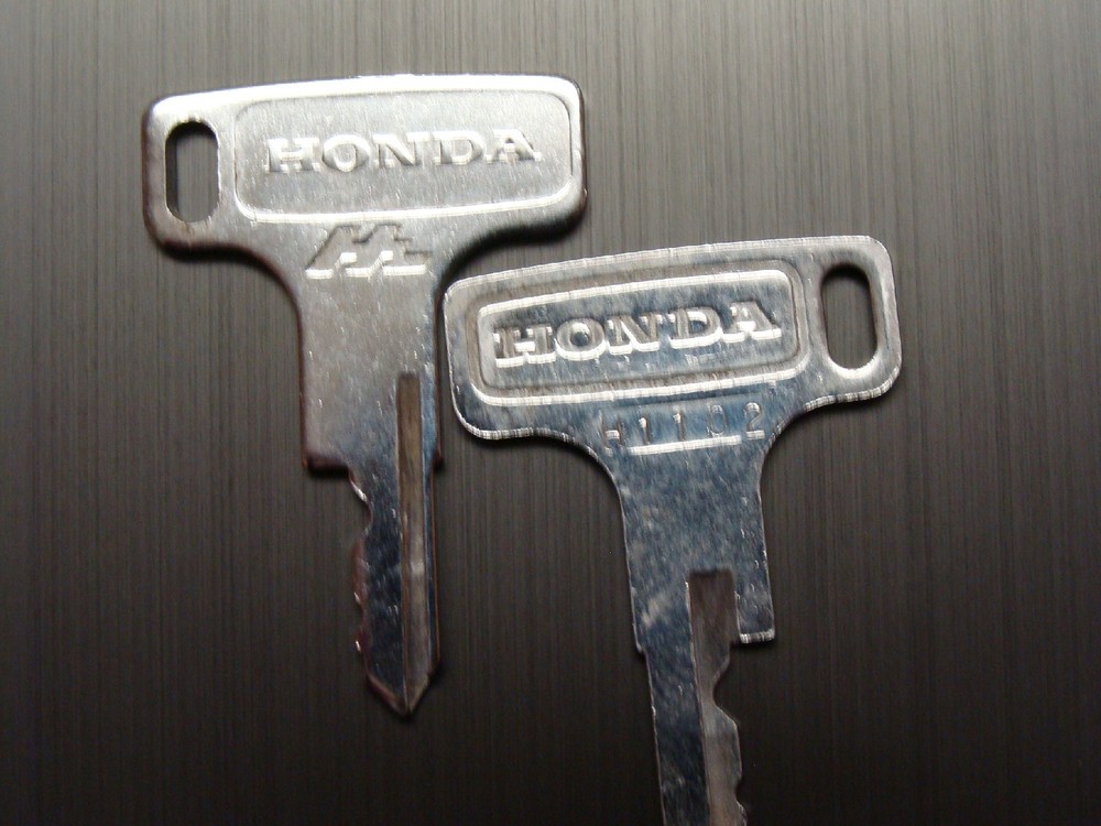 VINTAGE HONDA KEYS