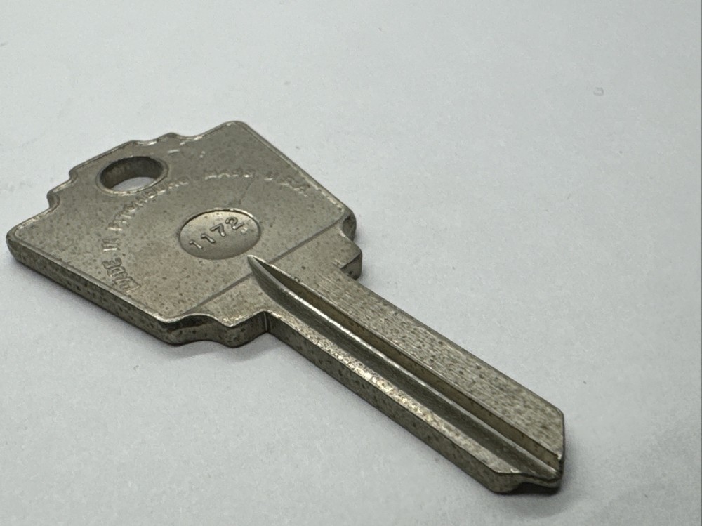 ilco 1172 Uncut Key Blank / Curtis OL2 - NOS