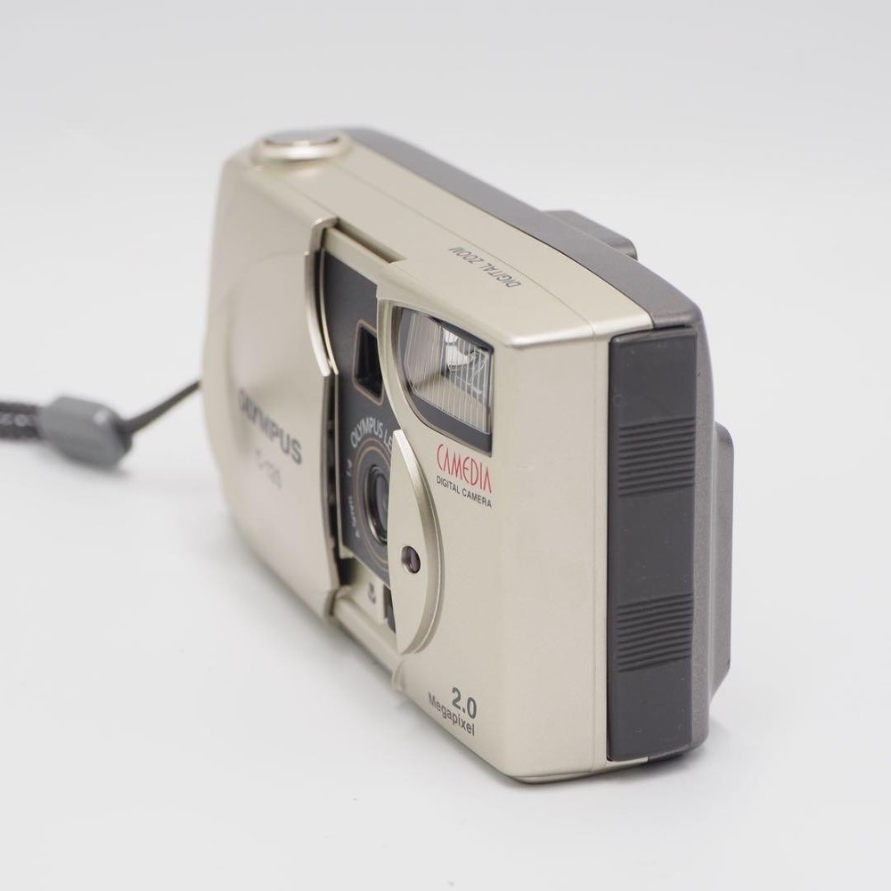 OLYMPUS C-120 Digital Camera Retro Design Tested and Fully Functional Japan
