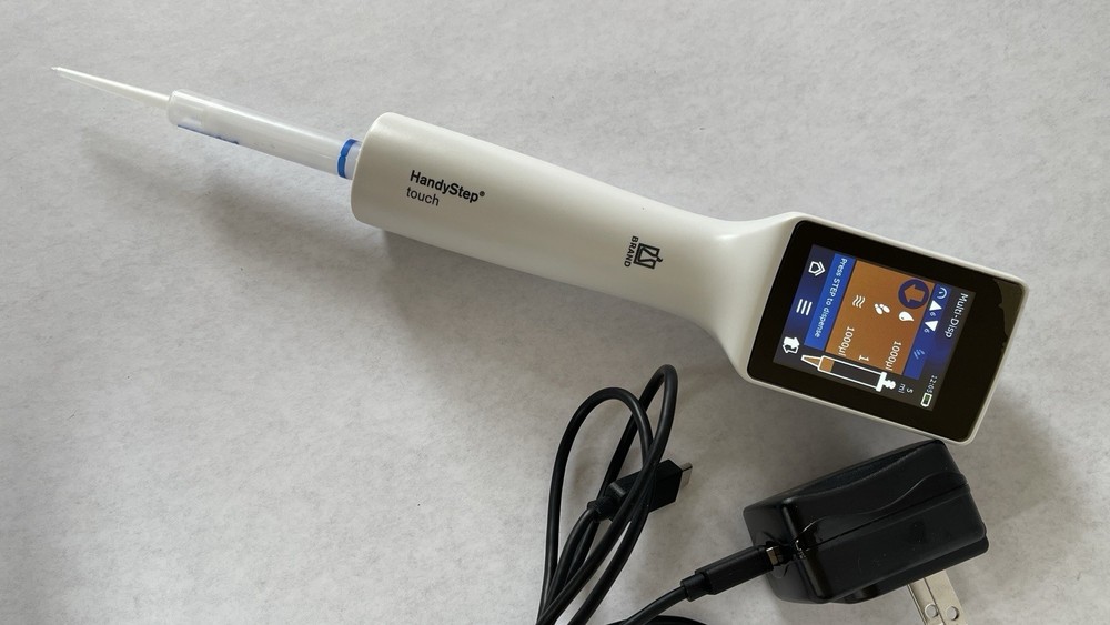 Pristine Condition BrandTech HandyStep Touch Screen Protector Still On &Charger